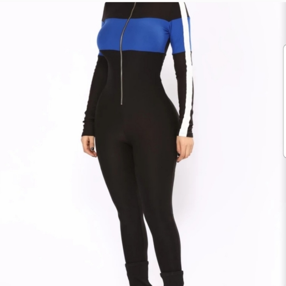 Absolutely gorgeous new jumpsuit! Extremely soft material! Never worn!